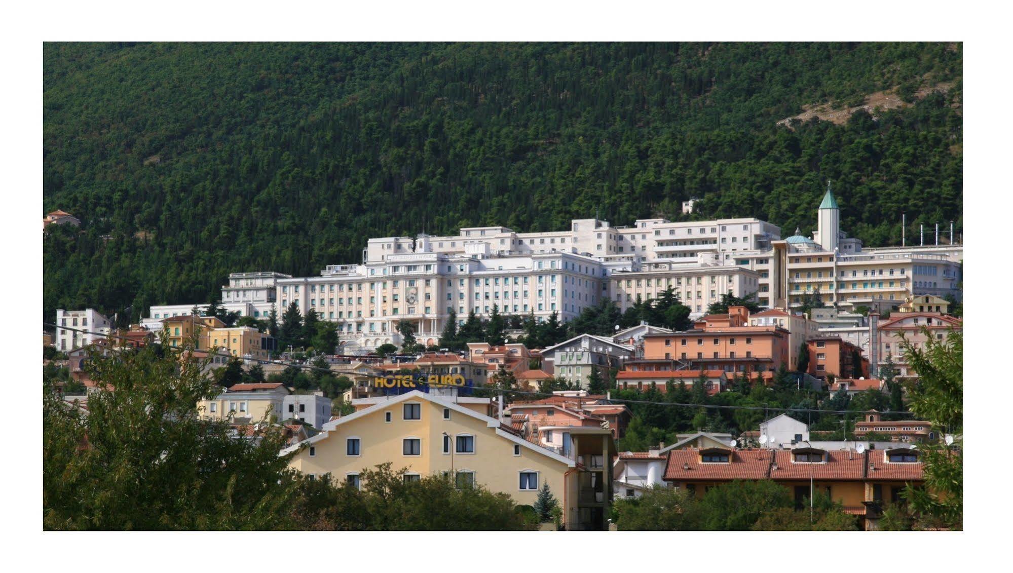 Hotel E Appartamenti La Solaria 圣乔瓦尼·罗通多 外观 照片